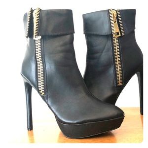Stylish high heel boot. Size 10. Used condition 🎈